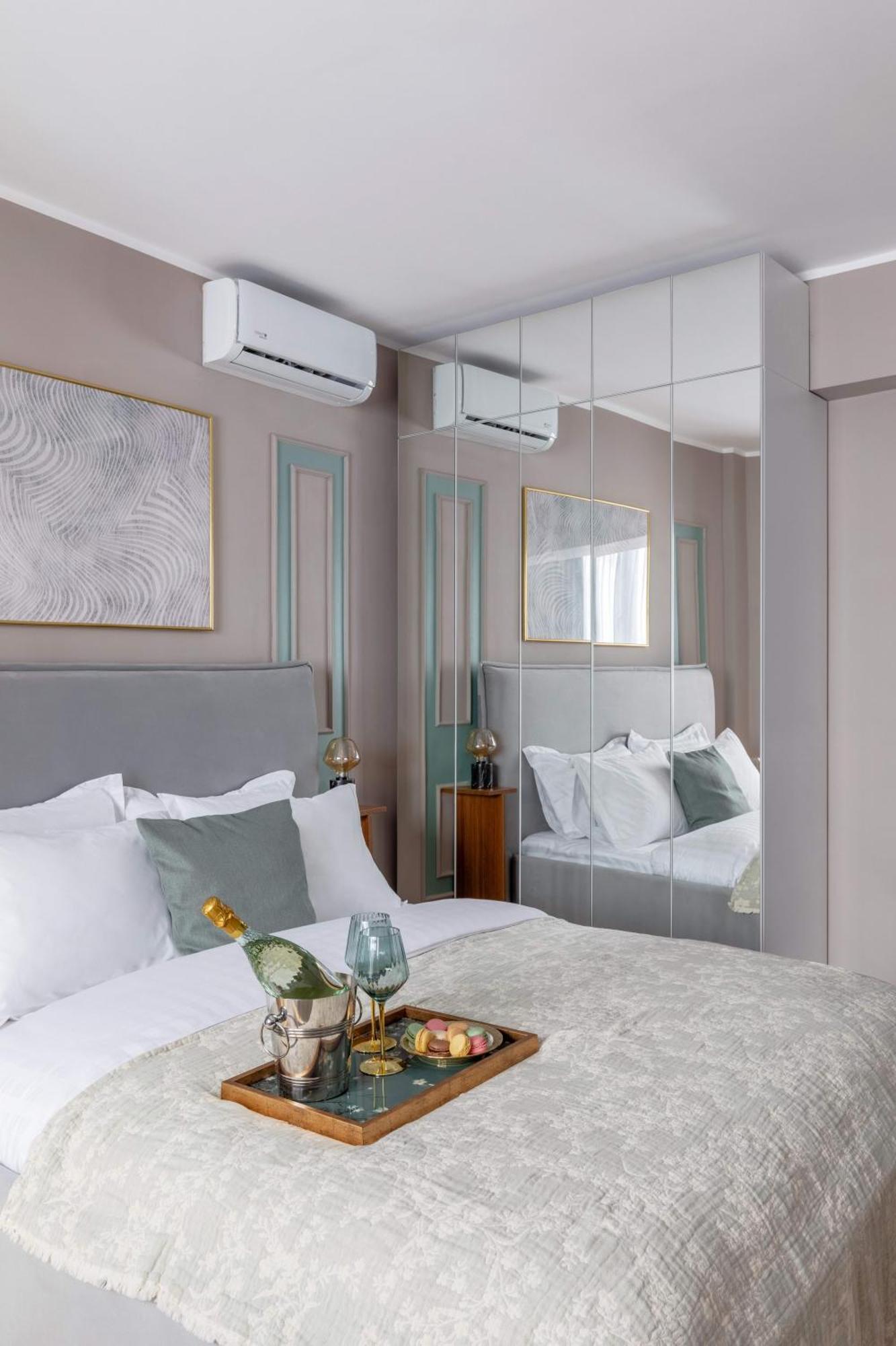 Holt - Sublime Minty Green 1Br On The Park Bucarest Extérieur photo