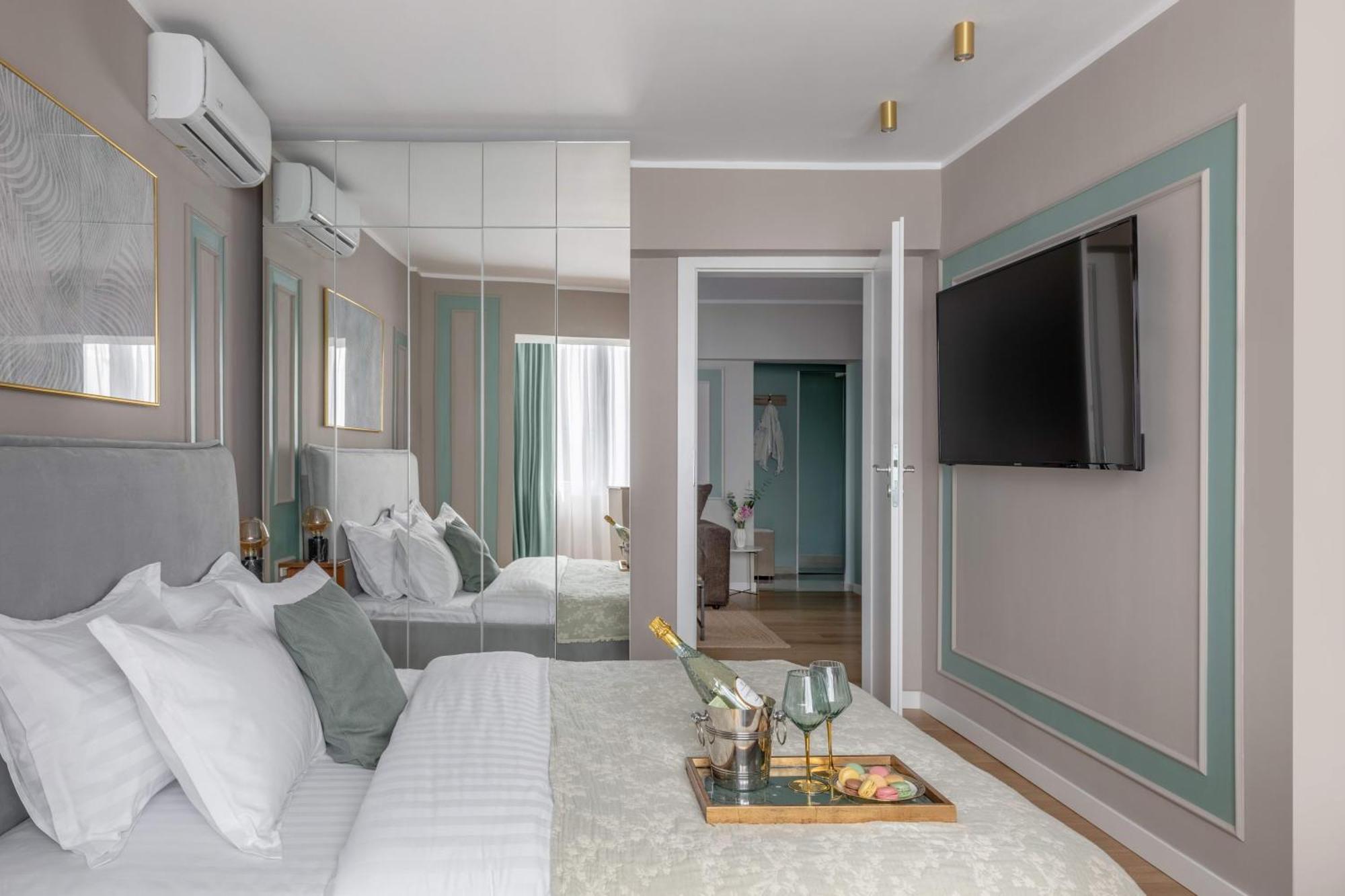 Holt - Sublime Minty Green 1Br On The Park Bucarest Extérieur photo